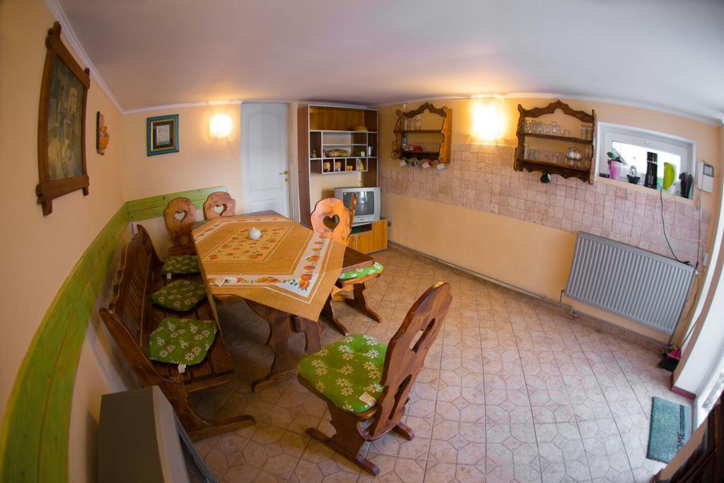 Pensiunea Kristin Brasov Room photo